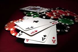 Detail tabel hadiah untuk permainan blackjack langsung dan slot Aviator